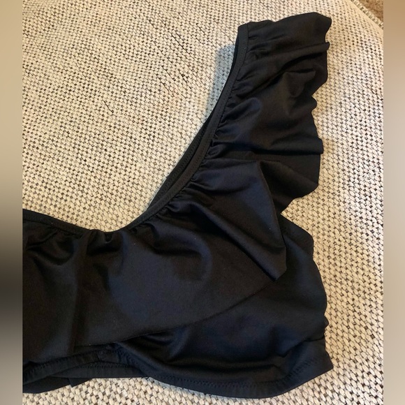 H&M One Shoulder Ruffle Swim Top - Picture 2 of 7